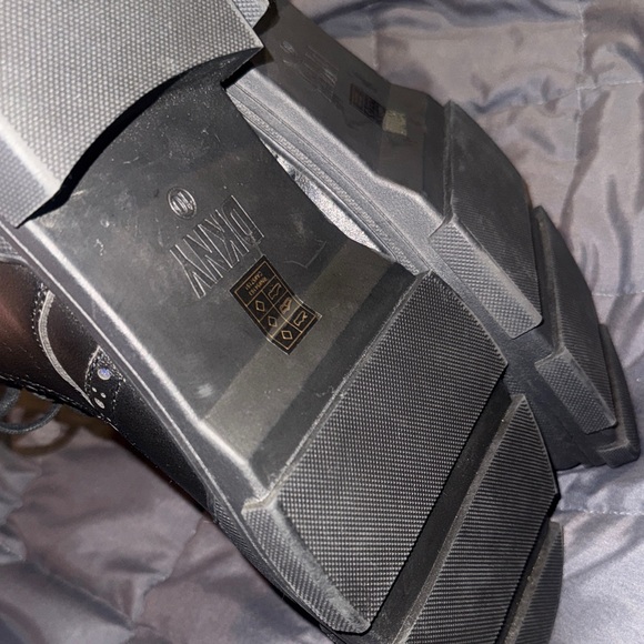 DKNY Men's Perforated Rubber Lug Sole Wingtip Boots - Picture 5 of 16